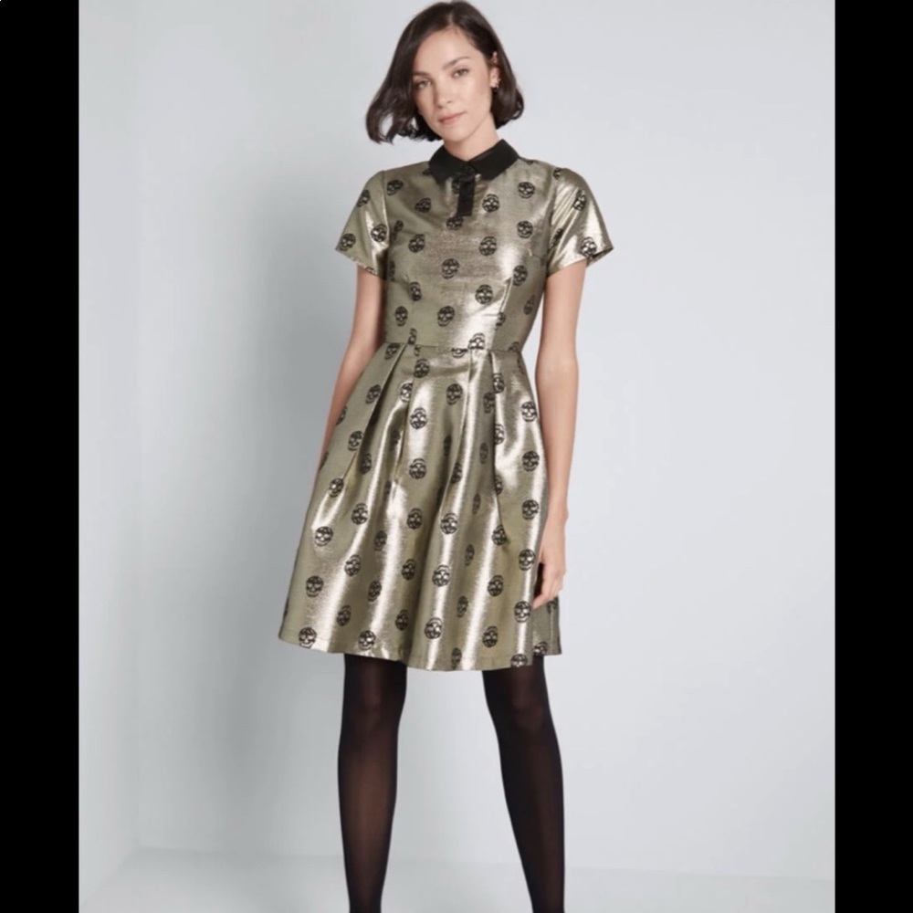 NWT! Modcloth fit and flare gold dress with 💀skulls.